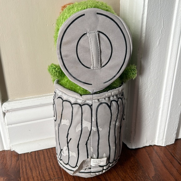 Sesame Street Oscar the grouch stuffie - Picture 2 of 2